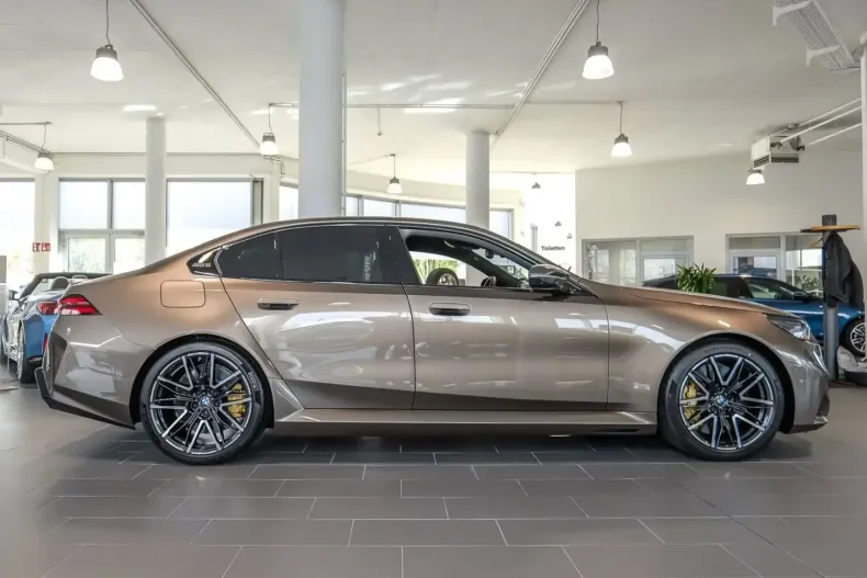BMW M5 (Seria 5) din 2026 cu 2.500 km - oferta BMW225679 - foto 3