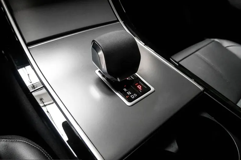 Land Rover Range Rover Velar din 2025 cu 12.500 km - oferta LAN225706 - foto 13