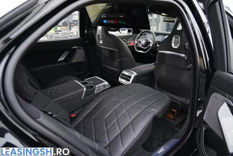 BMW 750e (Seria 7) din 2024 cu 5.651 km - oferta BMW225757 - foto 25