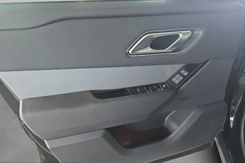 Land Rover Range Rover Velar din 2024 cu 1.017 km - oferta LAN225789 - foto 12