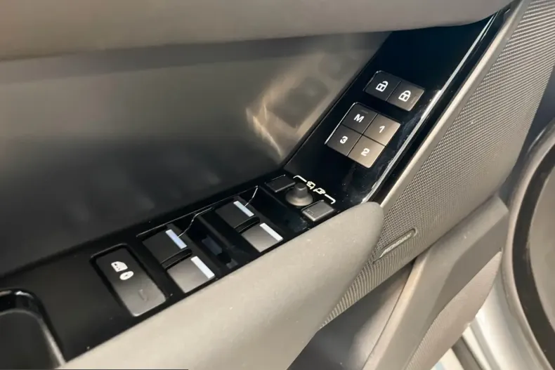 Land Rover Range Rover Velar din 2023 cu 7.863 km - oferta LAN225791 - foto 28