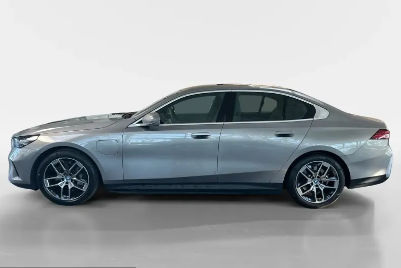 BMW 550 (Seria 5) din 2024 cu 22.053 km - oferta BMW225824 - foto 4
