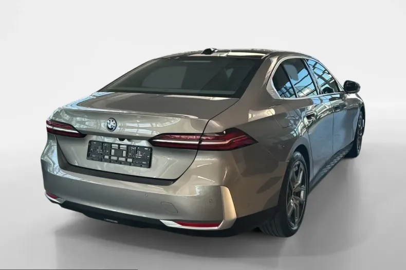 BMW 550 (Seria 5) din 2024 cu 22.053 km - oferta BMW225824 - foto 6