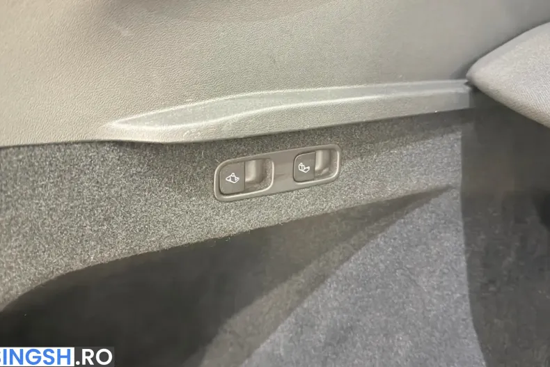 Tesla Model Y din 2022 cu 44.191 km - oferta TES225837 - foto 19