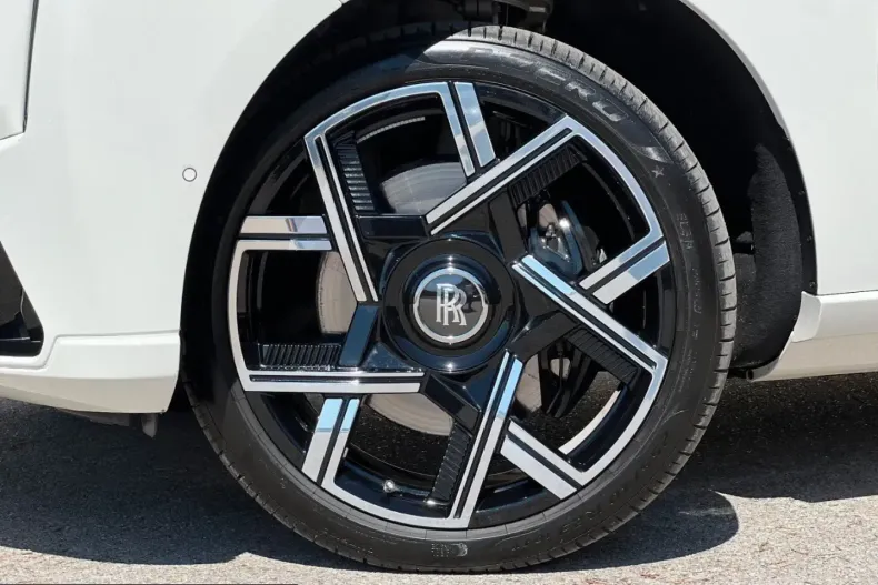 Rolls-Royce Cullinan din 2025 cu 14.200 km - oferta ROL225870 - foto 9