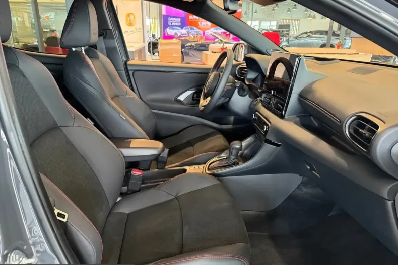 Toyota Yaris din 2025 cu 11.510 km - oferta TOY225890 - foto 6