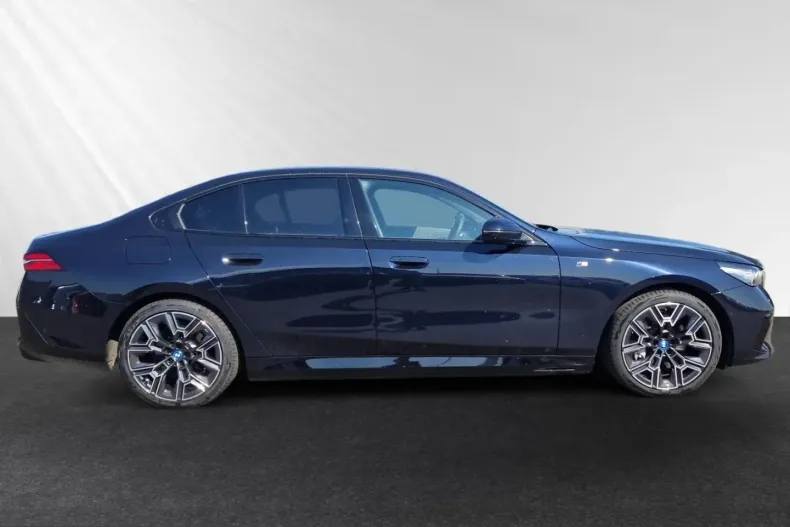 BMW 550 (Seria 5) din 2024 cu 32.350 km - oferta BMW225892 - foto 2