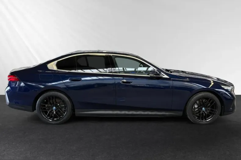 BMW 550 (Seria 5) din 2024 cu 23.491 km - oferta BMW225894 - foto 2
