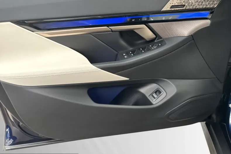 BMW 550 (Seria 5) din 2024 cu 23.491 km - oferta BMW225894 - foto 13