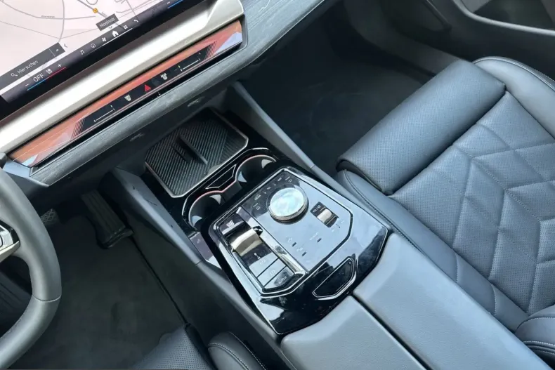 BMW 550 (Seria 5) din 2024 cu 17.790 km - oferta BMW225902 - foto 10
