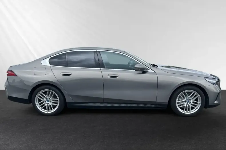 BMW 550 (Seria 5) din 2024 cu 23.730 km - oferta BMW225904 - foto 2