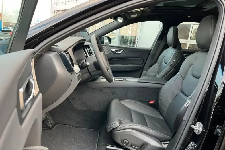 Volvo XC60 din 2024 cu 15.000 km - oferta VOL225906 - foto 4