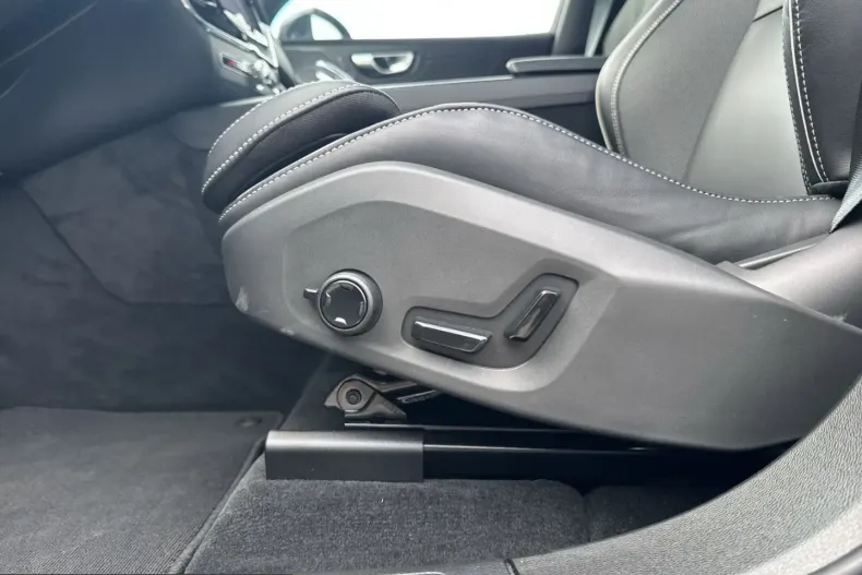 Volvo XC60 din 2024 cu 7.974 km - oferta VOL225907 - foto 19