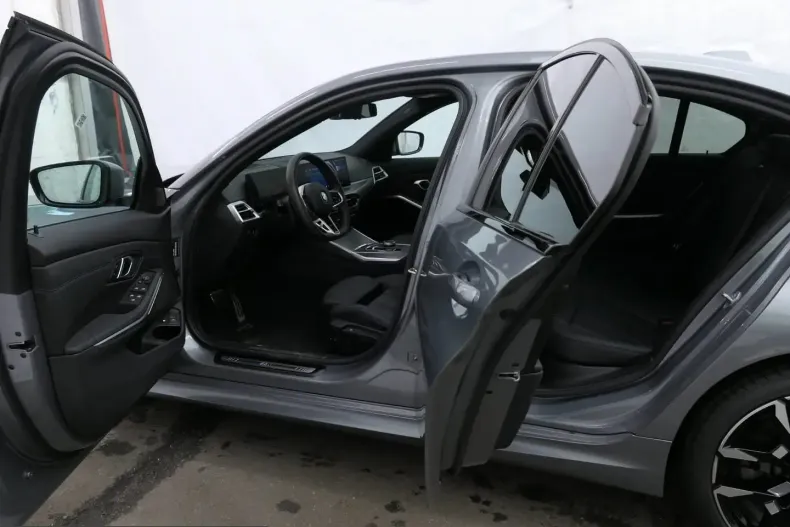 BMW 330 (Seria 3) din 2025 cu 24.654 km - oferta BMW225929 - foto 9