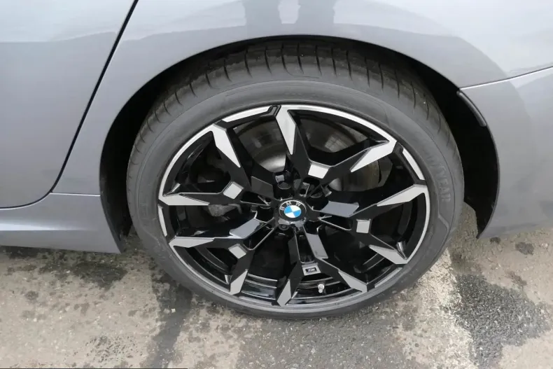 BMW 330 (Seria 3) din 2025 cu 24.654 km - oferta BMW225929 - foto 10