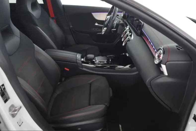 Mercedes-Benz CLA 45 AMG (Clasa CLA) din 2023 cu 42.200 km - oferta MER225932 - foto 13
