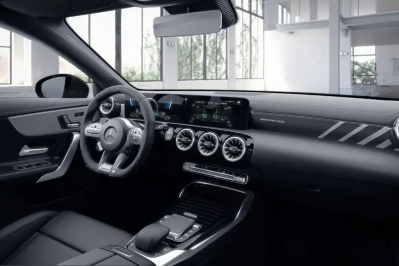 Mercedes-Benz CLA 45 AMG (Clasa CLA) din 2021 cu 34.126 km - oferta MER225934 - foto 4