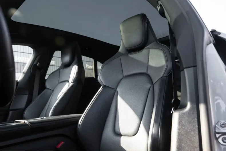 Porsche Taycan din 2023 cu 44.300 km - oferta POR225942 - foto 11