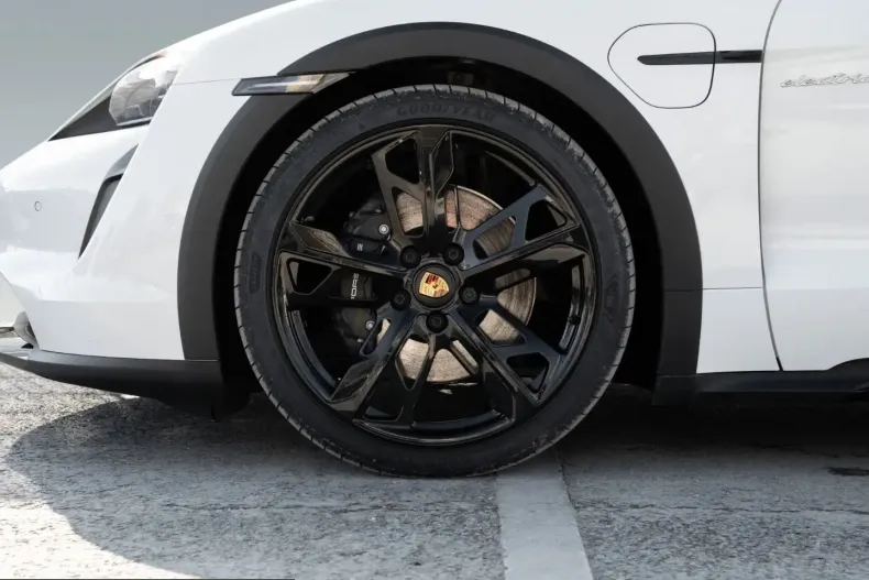 Porsche Taycan din 2023 cu 44.300 km - oferta POR225942 - foto 13