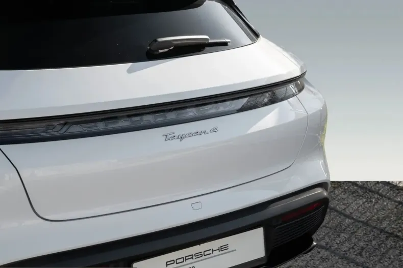Porsche Taycan din 2023 cu 44.300 km - oferta POR225942 - foto 14
