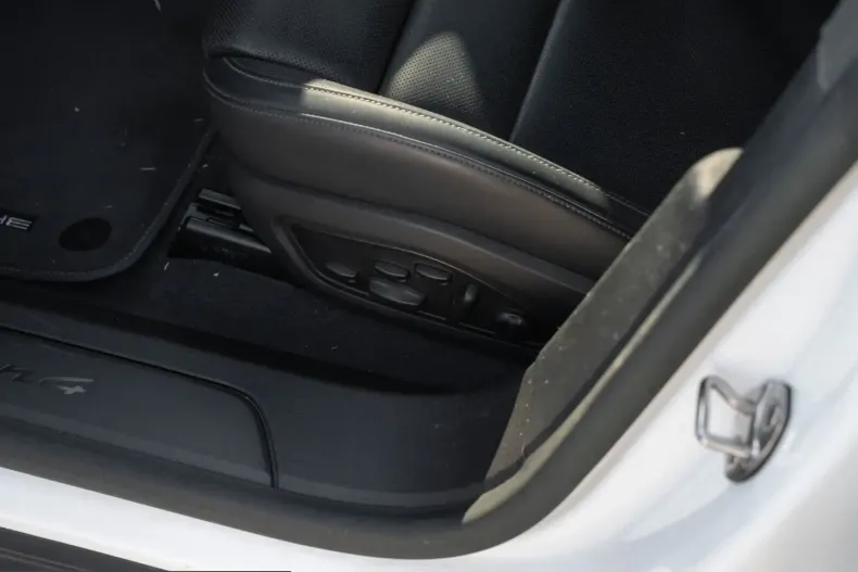Porsche Taycan din 2023 cu 44.300 km - oferta POR225942 - foto 20