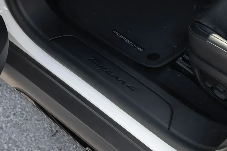 Porsche Taycan din 2023 cu 44.300 km - oferta POR225942 - foto 22