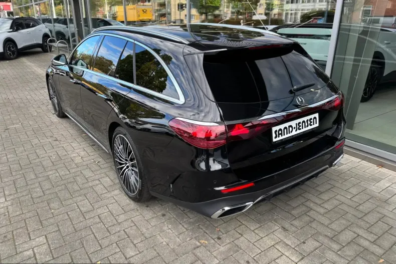 Mercedes-Benz E 220 (Clasa E) din 2024 cu 14.000 km - oferta MER225969 - foto 4