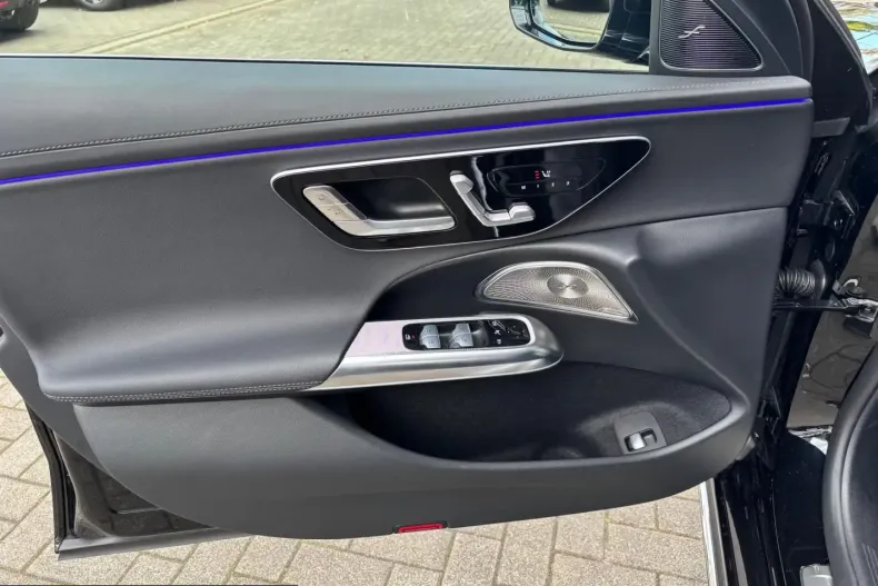 Mercedes-Benz E 220 (Clasa E) din 2024 cu 14.000 km - oferta MER225969 - foto 17