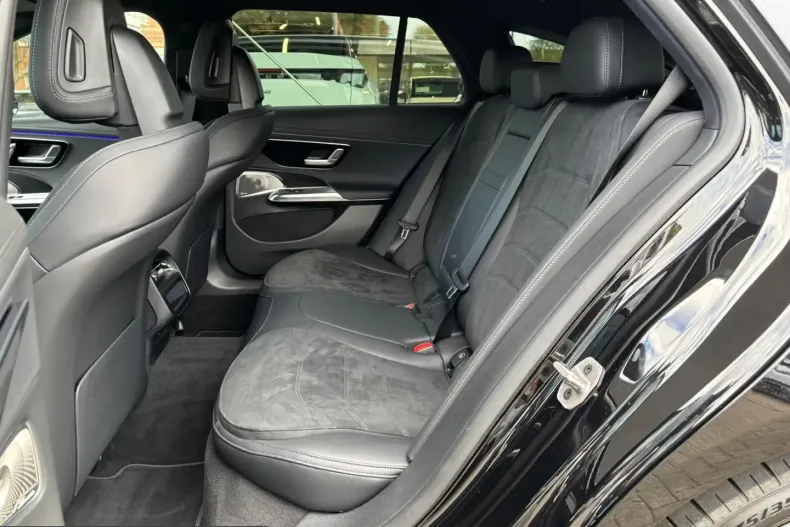 Mercedes-Benz E 220 (Clasa E) din 2024 cu 14.000 km - oferta MER225969 - foto 18