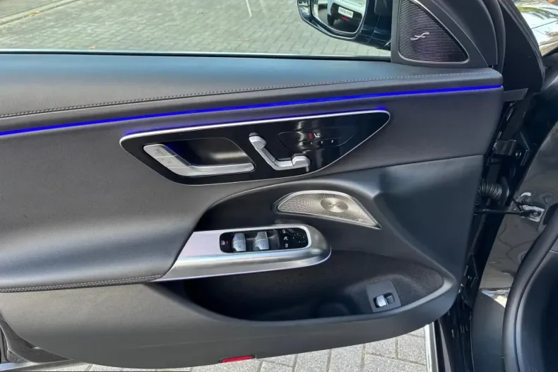 Mercedes-Benz E 220 (Clasa E) din 2024 cu 11.000 km - oferta MER225971 - foto 17
