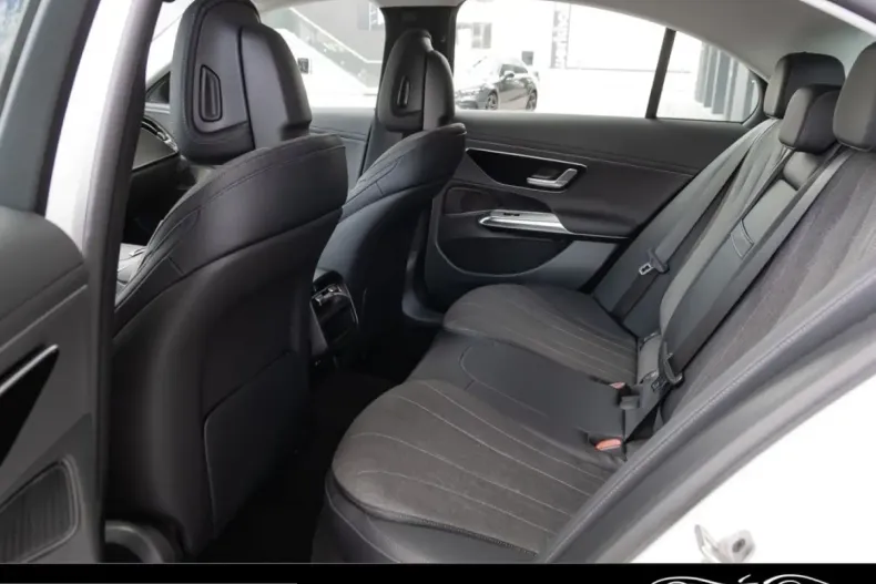 Mercedes-Benz E 220 (Clasa E) din 2025 cu 9.300 km - oferta MER225972 - foto 10