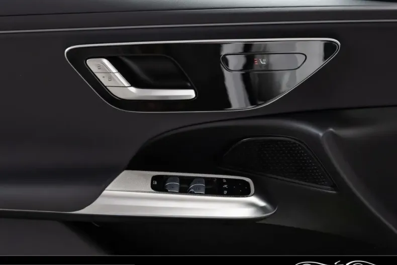 Mercedes-Benz E 220 (Clasa E) din 2025 cu 9.300 km - oferta MER225972 - foto 13