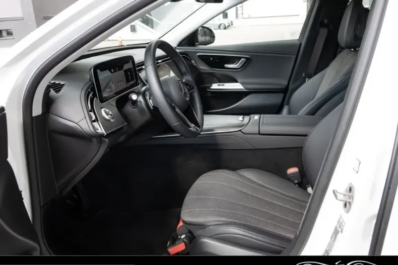 Mercedes-Benz E 220 (Clasa E) din 2025 cu 9.300 km - oferta MER225972 - foto 14