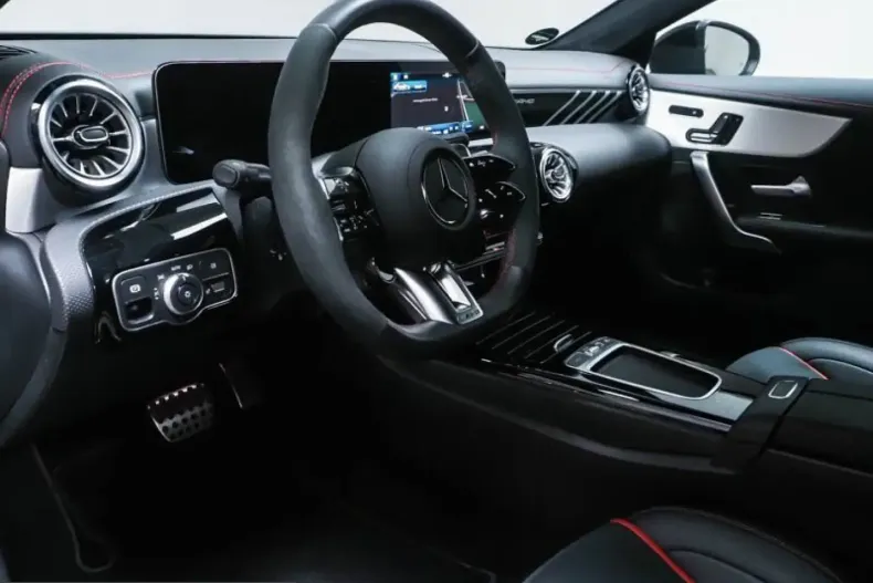 Mercedes-Benz CLA 35 AMG (Clasa CLA) din 2025 cu 14.000 km - oferta MER225974 - foto 5
