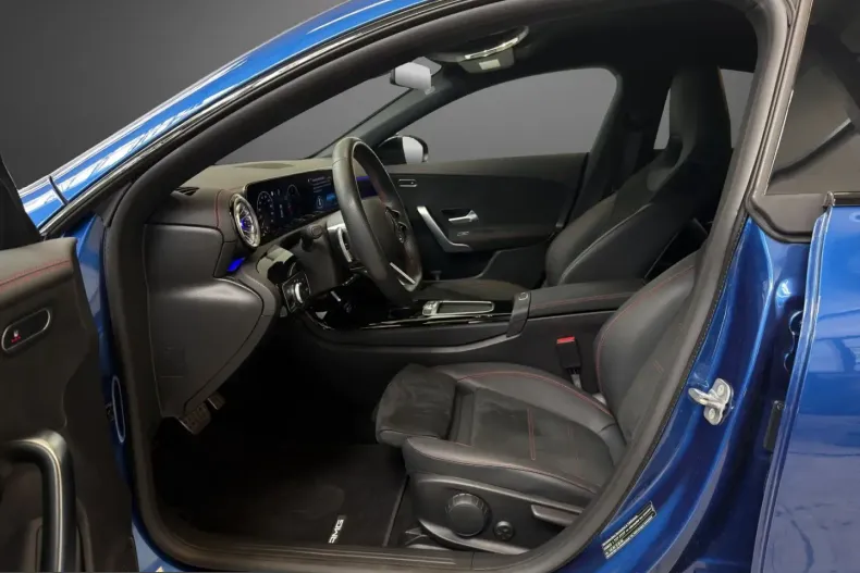 Mercedes-Benz CLA 200 (Clasa CLA) din 2024 cu 28.888 km - oferta MER225976 - foto 12