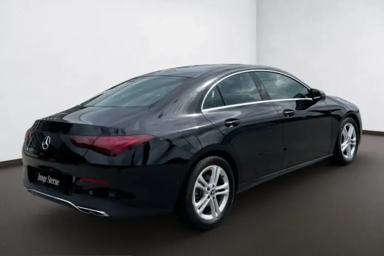 Mercedes-Benz CLA 200 (Clasa CLA) din 2023 cu 12.690 km - oferta MER225979 - foto 4