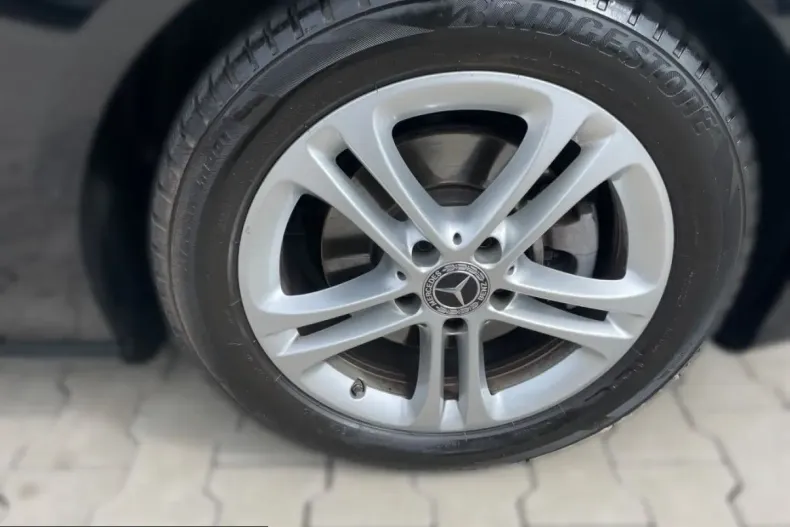 Mercedes-Benz CLA 200 (Clasa CLA) din 2023 cu 12.690 km - oferta MER225979 - foto 7