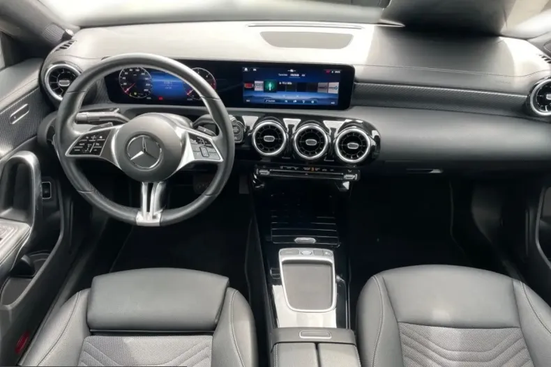 Mercedes-Benz CLA 200 (Clasa CLA) din 2023 cu 12.690 km - oferta MER225979 - foto 8