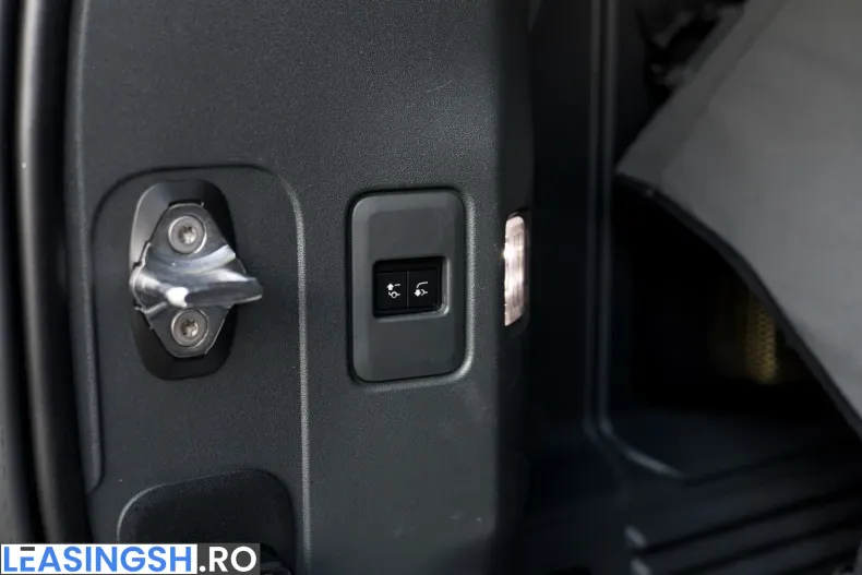 Land Rover Defender din 2023 cu 31.698 km - oferta LAN225984 - foto 17