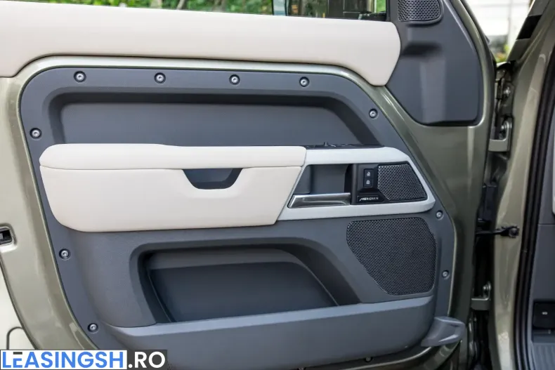 Land Rover Defender din 2023 cu 31.698 km - oferta LAN225984 - foto 19