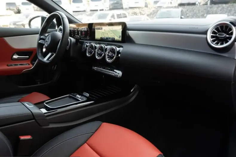 Mercedes-Benz CLA 220 (Clasa CLA) din 2024 cu 17.364 km - oferta MER225987 - foto 2