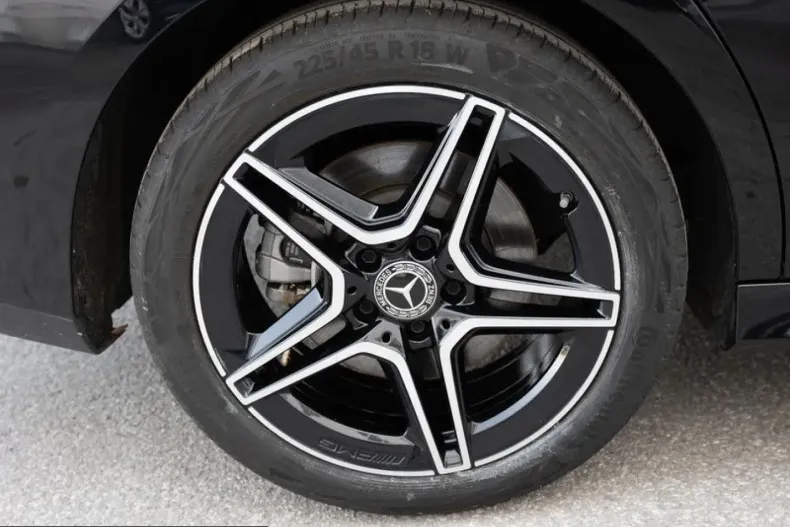 Mercedes-Benz CLA 220 (Clasa CLA) din 2024 cu 17.364 km - oferta MER225987 - foto 5