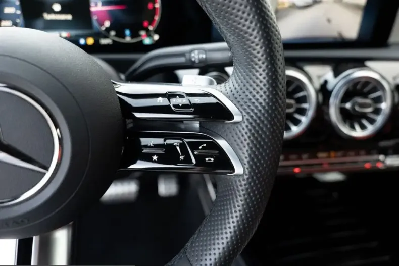Mercedes-Benz CLA 220 (Clasa CLA) din 2024 cu 17.364 km - oferta MER225987 - foto 15