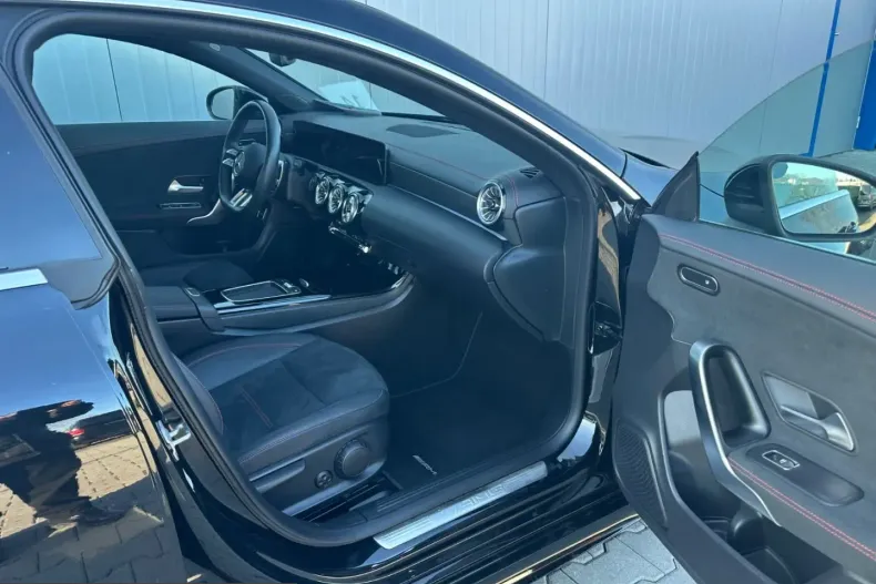 Mercedes-Benz CLA 35 AMG (Clasa CLA) din 2024 cu 31.375 km - oferta MER225992 - foto 11