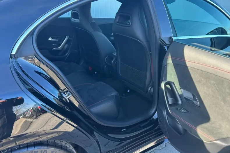 Mercedes-Benz CLA 35 AMG (Clasa CLA) din 2024 cu 31.375 km - oferta MER225992 - foto 14