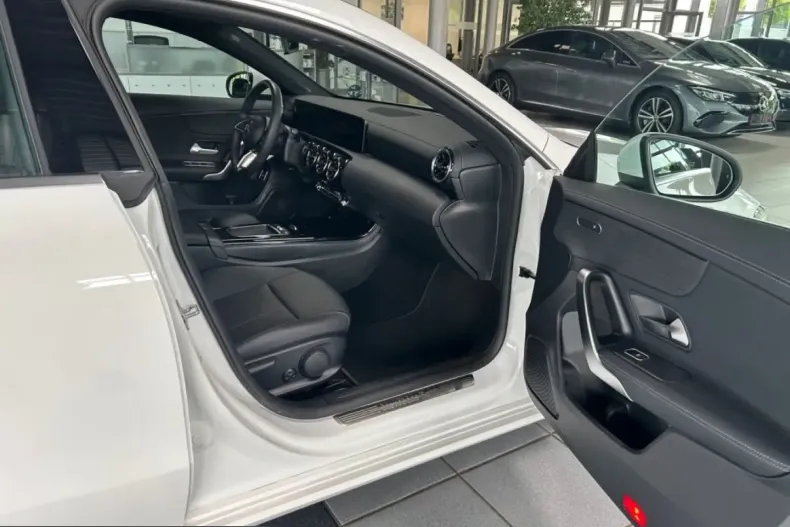 Mercedes-Benz CLA 180 (Clasa CLA) din 2025 cu 27.789 km - oferta MER226001 - foto 7