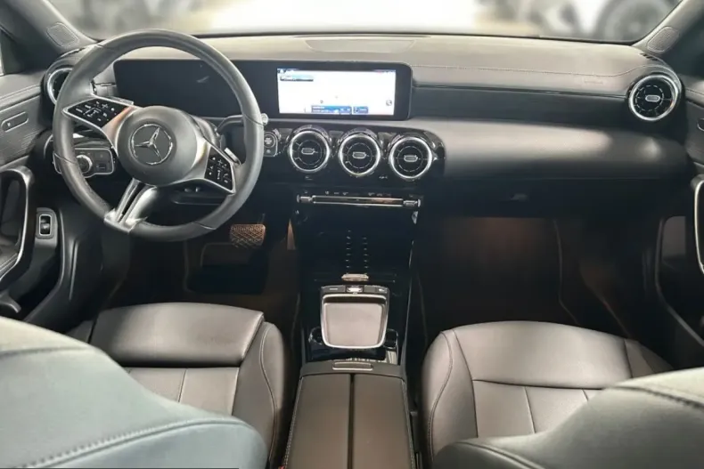 Mercedes-Benz CLA 180 (Clasa CLA) din 2025 cu 27.789 km - oferta MER226001 - foto 8
