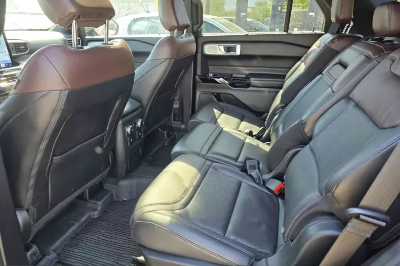 Ford Explorer din 2023 cu 39.625 km - oferta FOR226013 - foto 9
