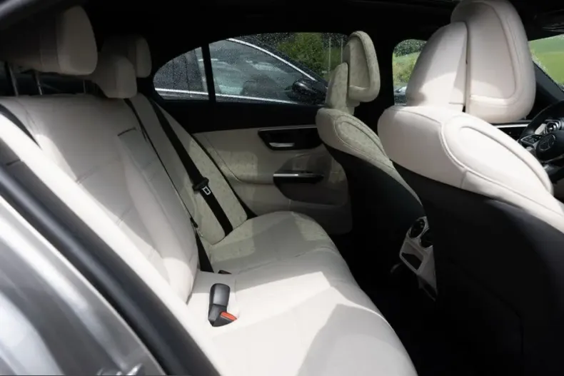 Mercedes-Benz C 220 (Clasa C) din 2023 cu 3.165 km - oferta MER226020 - foto 4