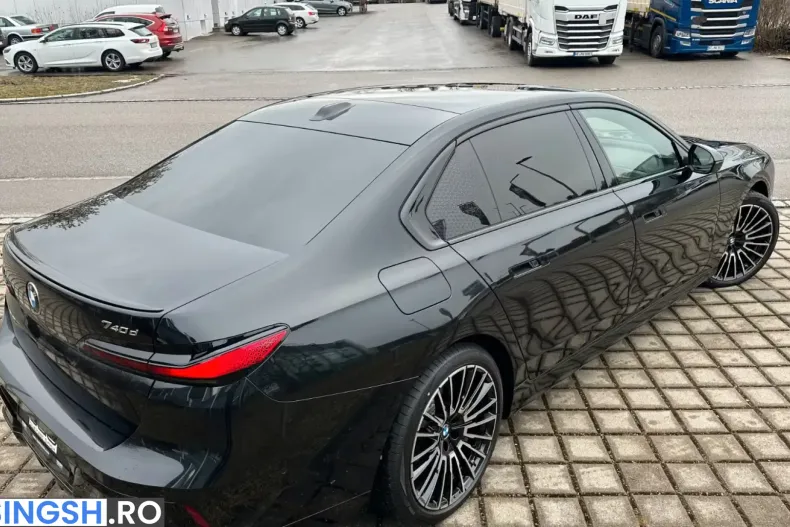 BMW 740 (Seria 7) din 2025 cu 4.150 km - oferta BMW226039 - foto 6